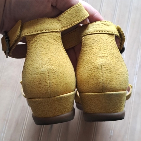 DANSKO Leather Astrid Textured Nubuck Yellow Sandals EU Size 39 - US Size 8.5 - Picture 5 of 13